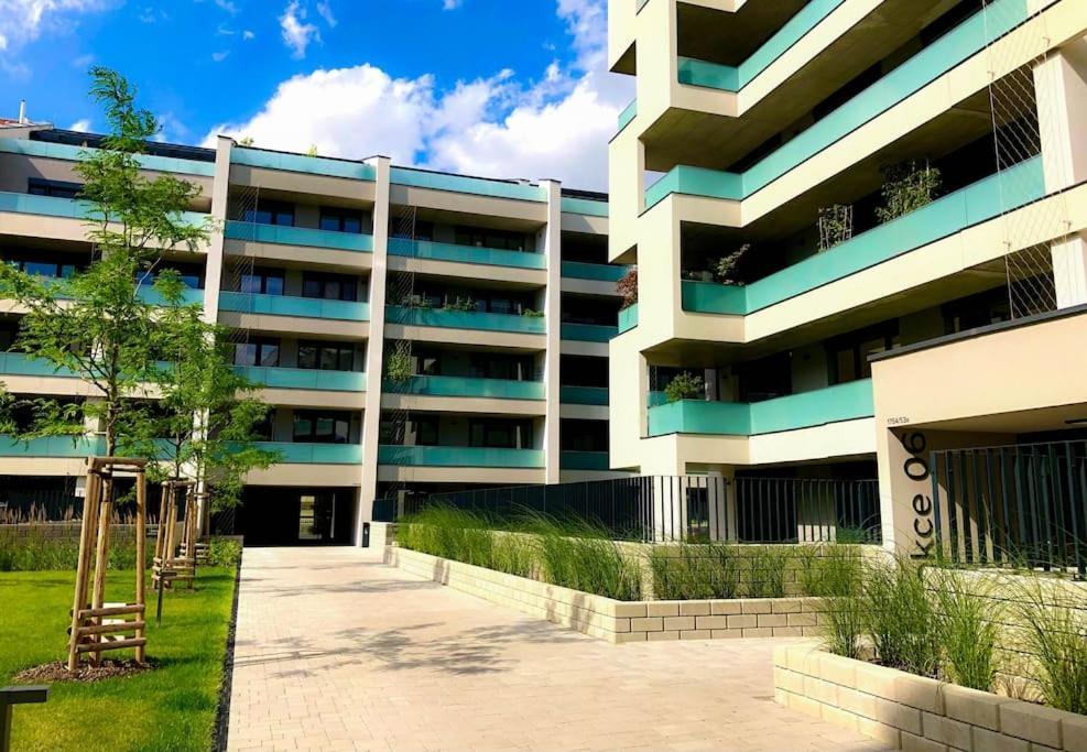 Modern Apartment • Garden • Near The City Center Prague Exterior photo